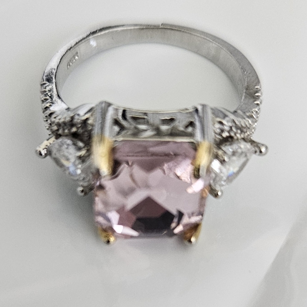 Elegant Pink Sapphire Gemstone With Mossenite Diamonds
